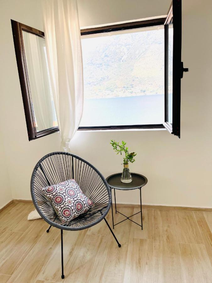 Chic Sea Front Apartment With Breathtaking Kotor Bay View Donji Stoliv Buitenkant foto