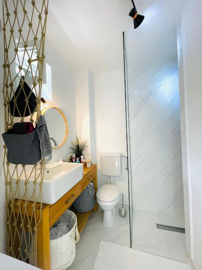 Chic Sea Front Apartment With Breathtaking Kotor Bay View Donji Stoliv Buitenkant foto